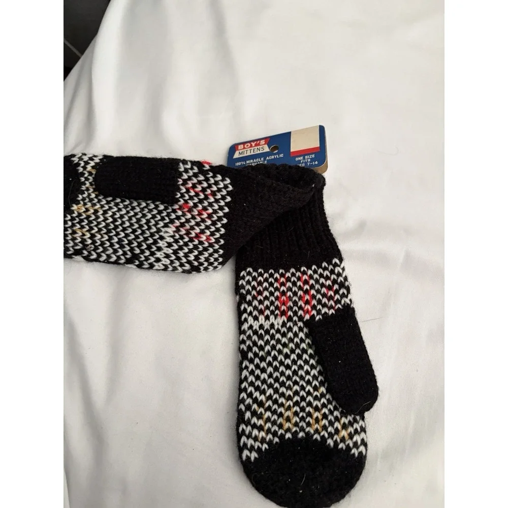 Avon Boys Mittens Black Geometric Pattern Acrylic One‎ Size Ages 7-14